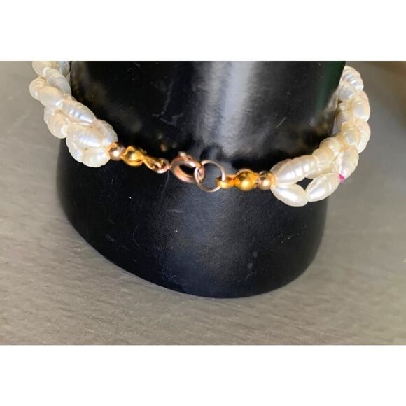 Twisted Fresh water PEARL Bracelet, in Gold, Unmarked - Picture 4 of 4